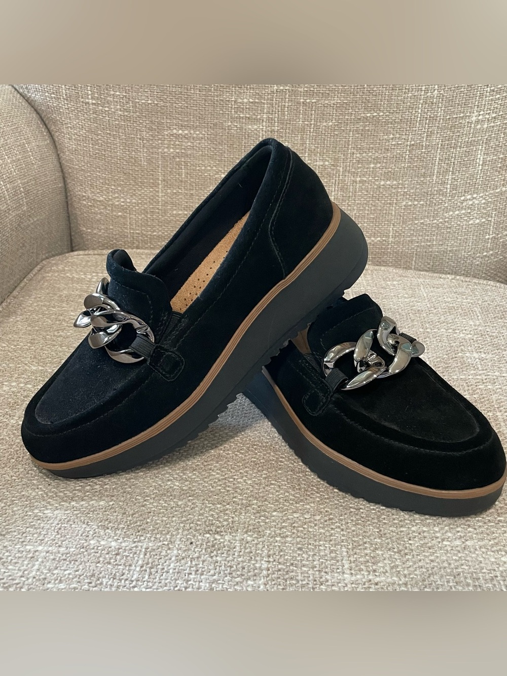 Clarks Zylah May Black Academia Preppy Suede Loafers w/Silver Chain Accent